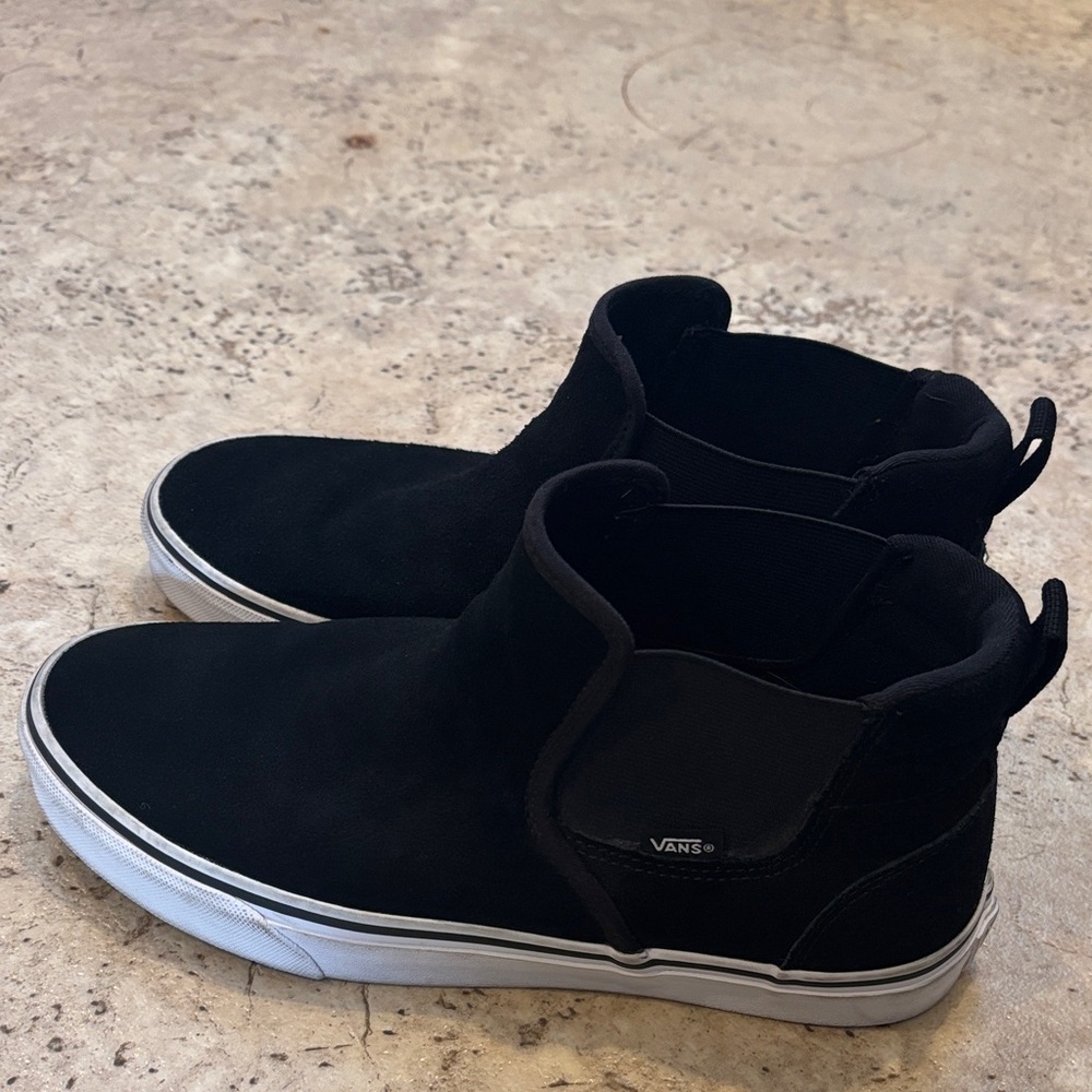 Vans Women’s Asher Mid Sneakers